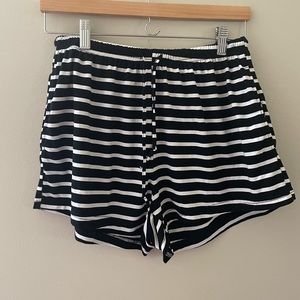 Lounge shorts black and white striped size L like new